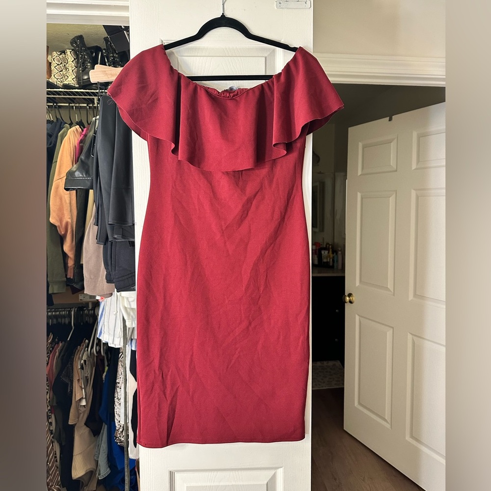 Off-shoulder bodycon dress